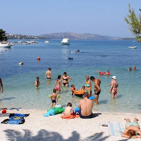 Apartment Apartments By The Sea Trogir - 9667 *