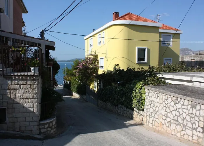 Apartments By The Sea Trogir - 9667 Apartman Trogir