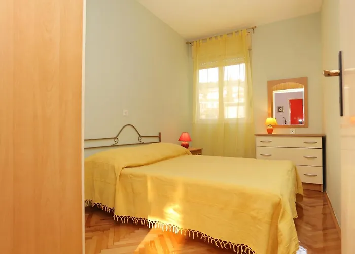 Apartments By The Sea Trogir - 9667 Apartman