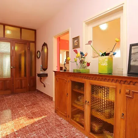 Apartments By The Sea Trogir - 9667 Apartman Trogir