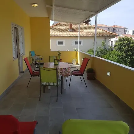 Apartments By The Sea Trogir - 9667 Trogir