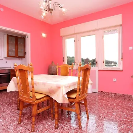 Apartments By The Sea Trogir - 9667 Apartman *