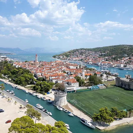 Apartments By The Sea Trogir - 9667 Apartman *