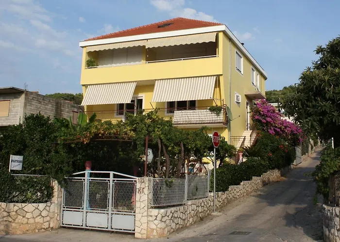 Apartament By The Sea - 9667 Trogir
